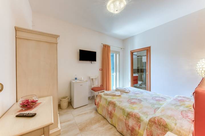 Bed and Breakfast 'Tallyho Melograno' with Shared Terrace, Wi-Fi and Air Conditioning in Salve, Gulf of Taranto