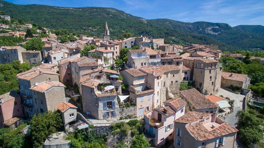 Location de vacances pour 2 personnes, avec terrasse ainsi que vue et bassin pour enfant à Bargemon - 4
