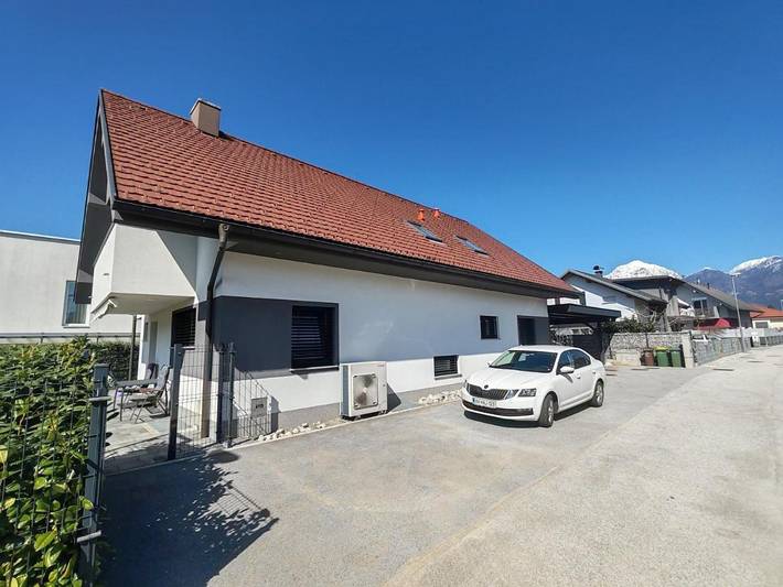 Ferienwohnung für 2 Personen, mit Terrasse und Garten sowie Ausblick in Krainburg
