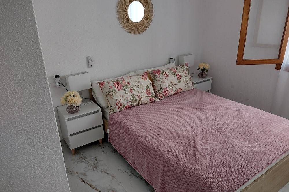 Hel leilighet, Cozy 2 bedroom apartment in a gated community with 2 pools close to the beach in Playa Flamenca, Orihuela
