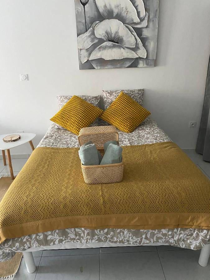 Appartement entier, One-Bedroom Apartment in Les Pennes-Mirabeau, Côte méditerranéenne (France)