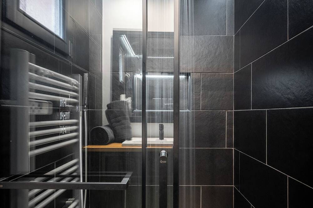 Loft Insolite Avec Jacuzzi Privatif et vue lac in Aiguebelette-le-Lac, Chambéry region