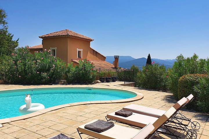 Holiday house with pool and views near Vaison-la-Romaine in Villedieu, Vaucluse