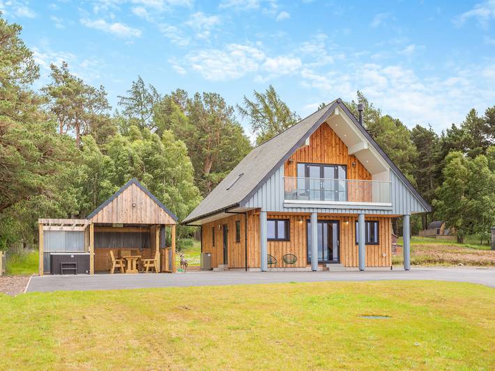Glamping for 4 people, with garden the Highlands