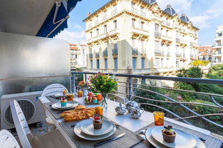 Gîte pour 4 personnes, avec balcon dans Office De Tourisme Et Des Congres De Nice