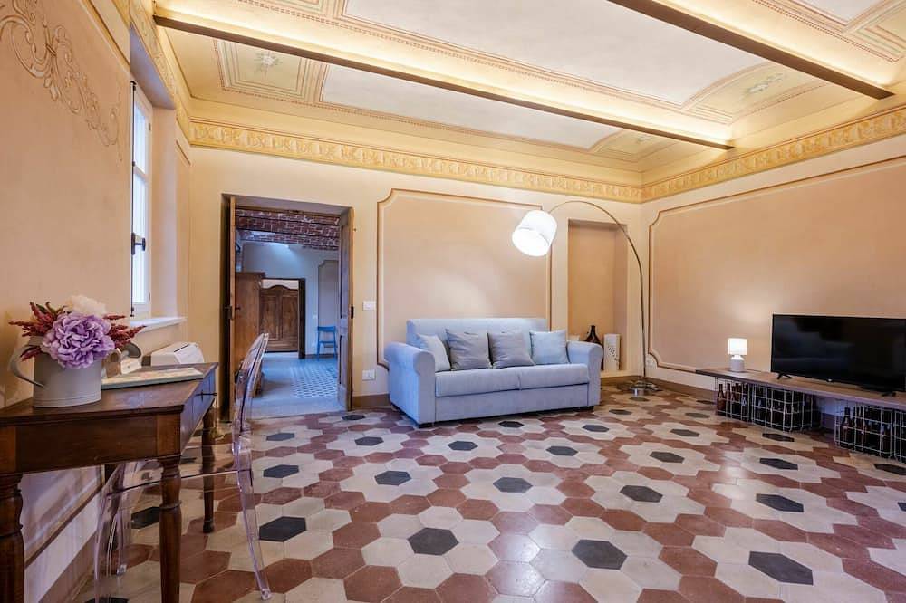 Atemberaubendes alleinstehendes Ferienhaus mit W-Lan, Klimaanlage, privatem Pool, Tv und Innenhof in Portacomaro, Asti Provinz