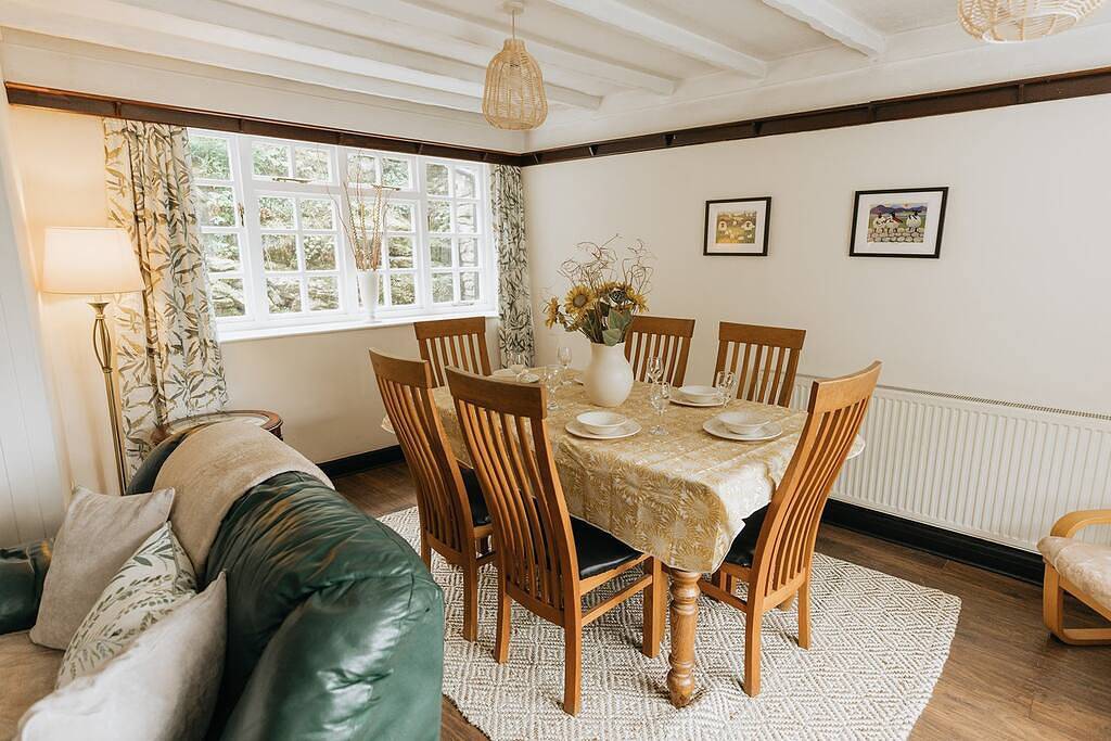 Three Bed Countryside Cottage in the National Park in Castleton, Derbyshire