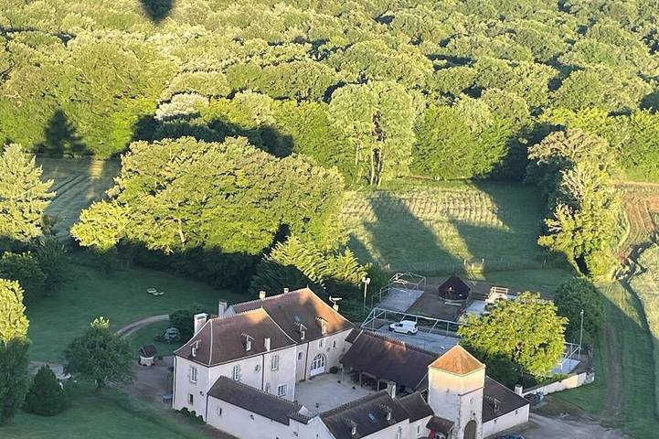 Location de vacances pour 5 personnes, avec sauna ainsi que piscine et terrasse à Asquins