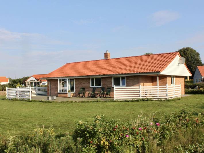 Ferienhaus für 4 Personen, mit Whirlpool und Terrasse sowie Garten