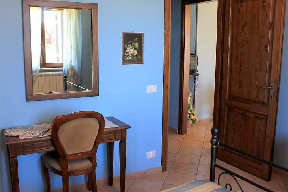 Ganze Wohnung, Ferienwohnung bei Rom in Landhausvilla mit Pool und herrlichem Panoramablick in Casperia, Terminillo