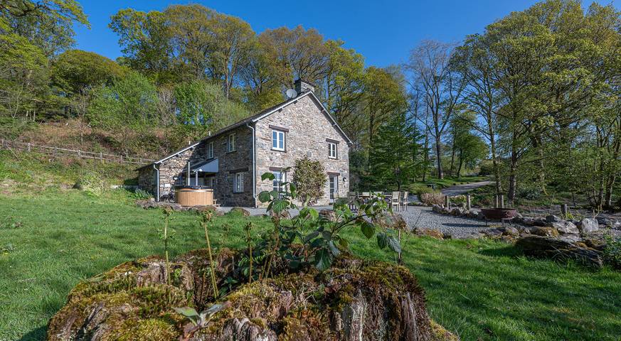 Cottage for 10 people, with pool and garden in the Lake District