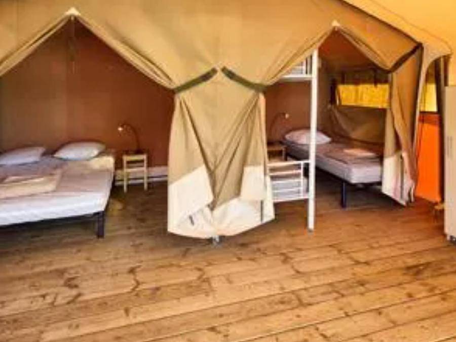Flower Camping de la Corniche - Bungalow de lona 5 personas - Bungalow de lona estándar 24m² - 2 habitaciones, sin sanitarios + terraza cubierta in Urrugne, Region de Bayona