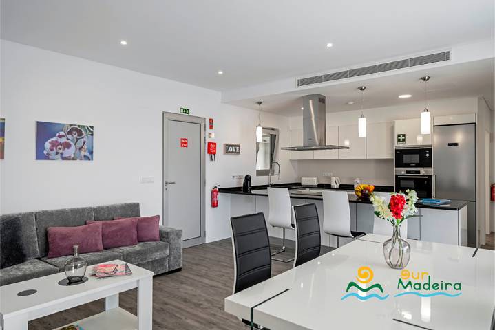 Location de vacances pour 8 personnes, avec Balcon ainsi que Terrasse et Jardin dans Estreito da Calheta - 4