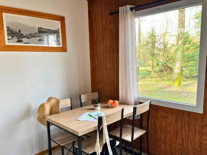 Camping Relais du Léman Pausado - Chalet 4 personnes - Chalet Cosy Small 3 Pièces 4 Personnes + Tv in Messery, Région de Thonon-les-Bains