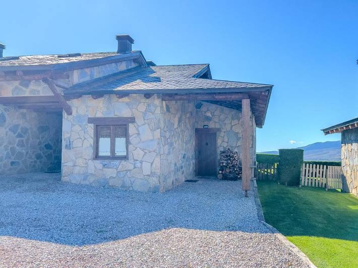 Location de vacances pour 6 personnes, avec jardin et vue à Sainte-Léocadie - 2