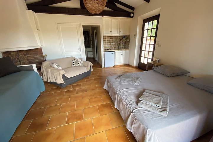 Location de vacances pour 16 personnes, avec jardin, animaux acceptés à Entrecasteaux - 2