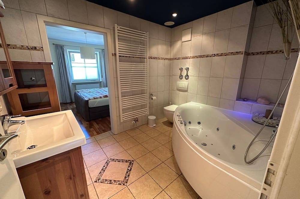 Ganze Wohnung, Ferienwohnung mit Terrasse und Garten in Piding, Berchtesgadener Alpen