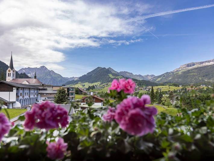 Ferienwohnung für 5 Personen, mit Balkon und Sauna sowie Garten, kinderfreundlich im Kleinwalsertal - 2