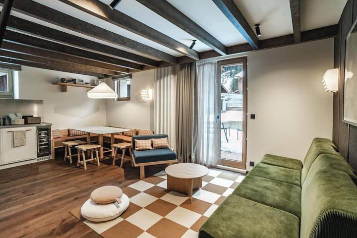 Appart’hôtel pour 7 personnes, avec piscine et sauna ainsi que jacuzzi et terrasse