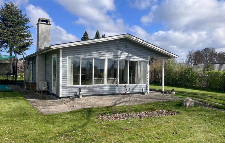 Ferieudlejning for 5 personer, med Terrasse og Have i Kirke Hyllinge