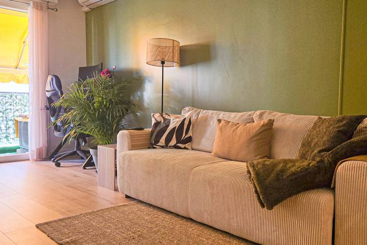 Gîte pour 4 personnes, avec terrasse dans Plage Fabron Bambou Nice
