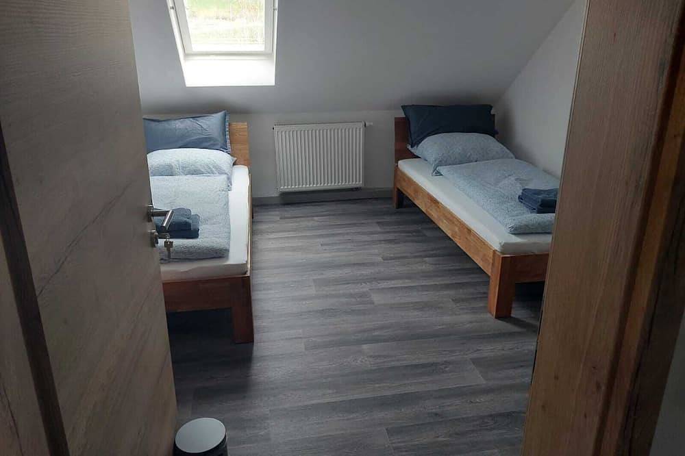 Ganze Wohnung, Großzügige Ferienwohnung(95qm) mit 3 Schlafzimmern in Neunburg vorm Wald, Naturpark Oberpfälzer Wald
