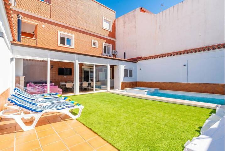 Gîte pour 16 personnes, avec Balcon et Terrasse ainsi que Jacuzzi et Jardin dans La Lantejuela - 3