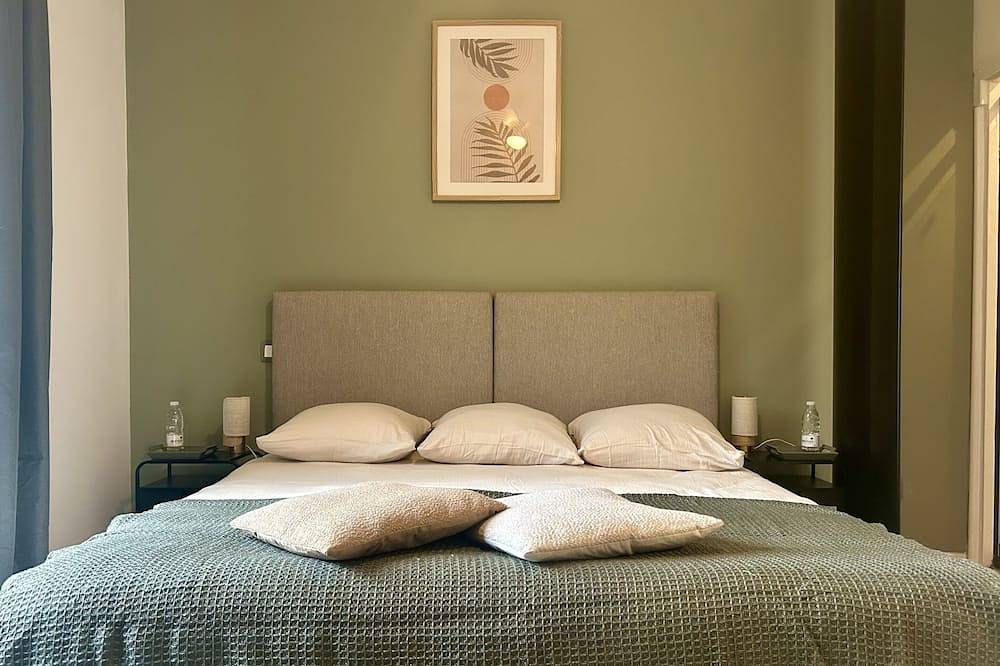 Doppelbett oder zwei Einzelbetten-Deluxe-Ensuite-Poolblick in Plassac, Blaye und Umgebung