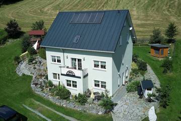 Ferienwohnung für 4 Personen, mit Terrasse und Garten in Sehmatal