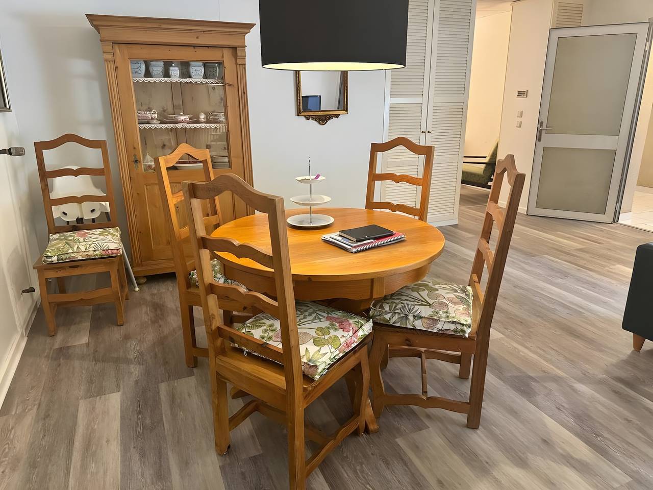 Appartement entier, Appartement « Schöne 2-Zi-whg Küche Bad Terrasse » avec terrasse, jardin privés et Wi-Fi in Heusenstamm, Arrondissement d'Offenbach