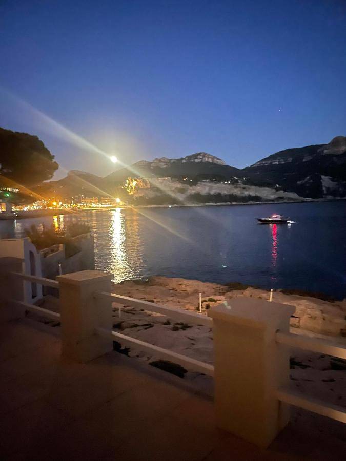 Gîte pour 2 personnes, avec vue et terrasse dans Plage Du Bestouan Cassis - 3