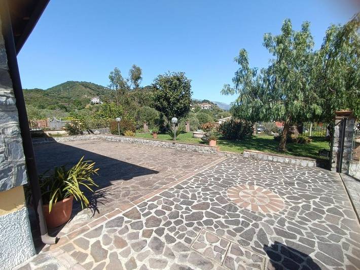 Location de vacances pour 5 personnes, avec Balcon et Terrasse ainsi que Jardin et Vue à Santa Marina - 4