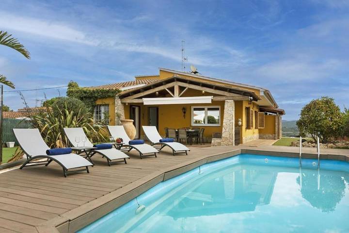Chalet para 11 personas, con jardín además de vistas y piscina, Se admiten mascotas en Provincia de Gerona