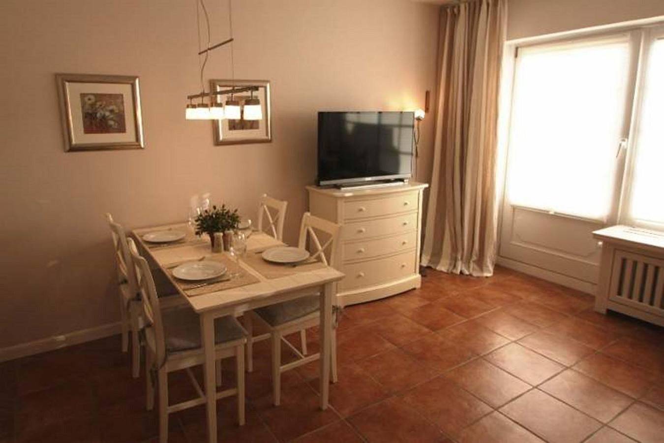 Ganze Wohnung, Ferienwohnung am Meer in Nieblum: Terrasse, Garten & 200 m zum Strand in Greveling, Nieblum