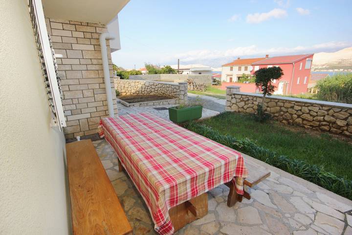 Ferienwohnung für 5 Personen, mit Balkon/Terrasse, mit Haustier auf Pag