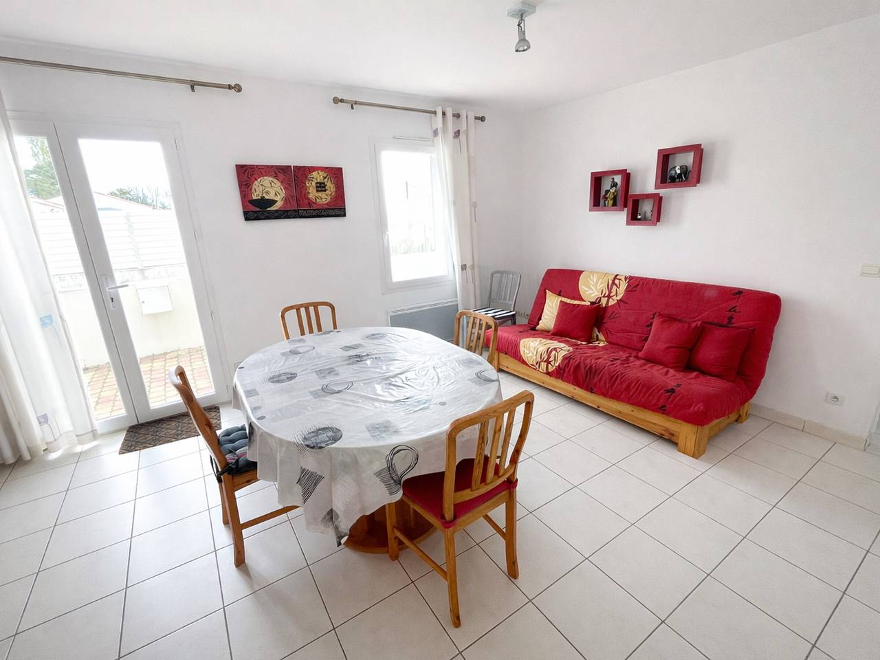 Charming Beachside House with Garden, Close to Shops in La Tranche-sur-Mer, Vendée