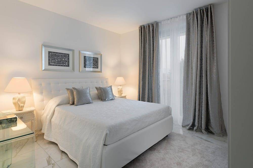 Appartement entier, White Villa Luxury - Flamingo Boutique Appartement avec vue sur le lac 70 m² - 2ème étage in Lonato del Garda, Montagnes autour du lac de Garde