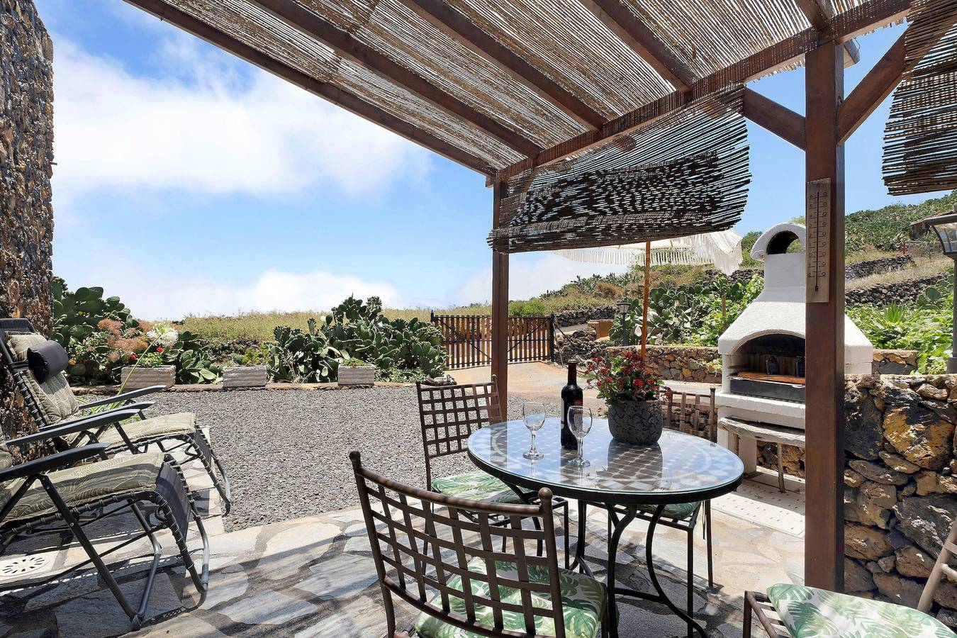 Casa de vacaciones 'La Casa De Abajo' con vistas al mar, terraza privada y jardín privado in La Torre (Canary Islands), Valverde