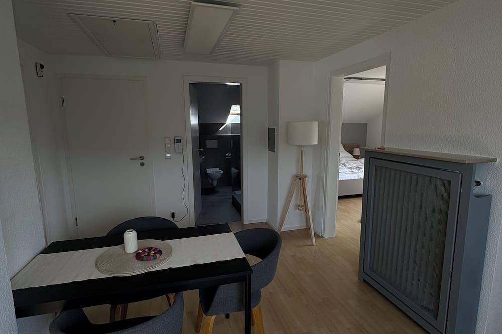 Ganze Wohnung, Ruhige 60 m²-Ferienwohnung mit Self-Check-in und Terrasse in Reihen, Sinsheim