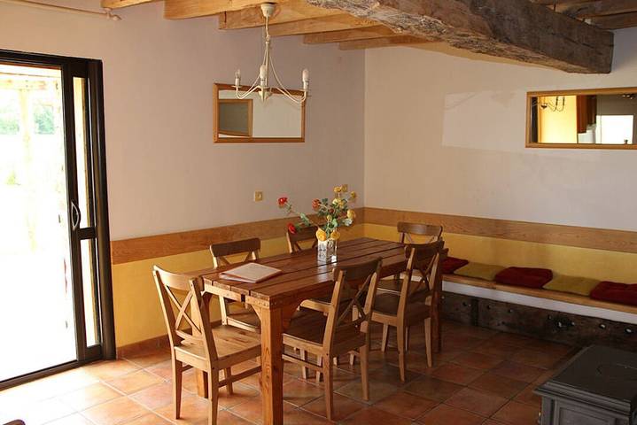 Location de vacances pour 24 personnes, avec terrasse ainsi que piscine et jardin dans la Loire - 4