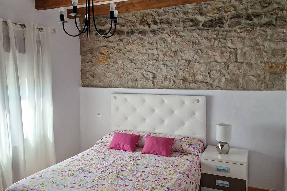 Apartamento entero, Apartamentos Viñas - Apartamento 1 habitación in Queveda, Santillana del Mar