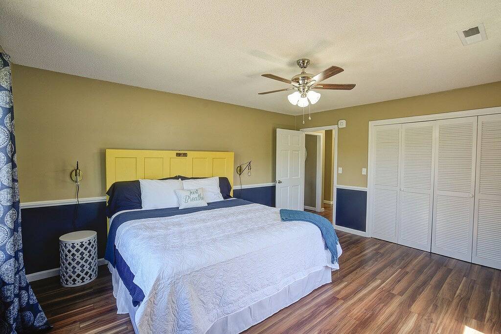 Im Herzen von Johnson City (weniger als 1,6 km von Etsu / Va entfernt) in Johnson City, Blue Ridge Mountains