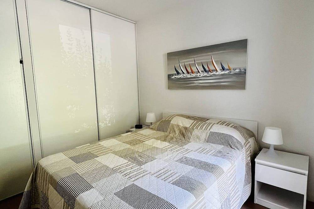 Entire apartment, Comfortable T2 in Hasparren with terrace, 4 pers. in Hasparren, Bayonne region