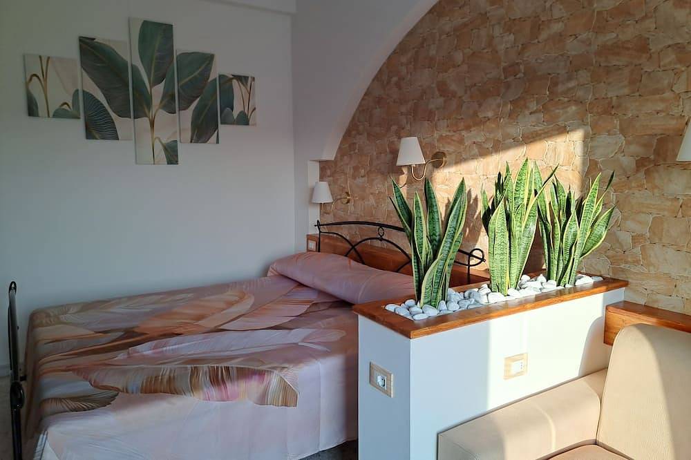 Apartamento entero, Openspace with fine finishes and high-standard amenities Bright and airy in Soverato, Provincia de Catanzaro