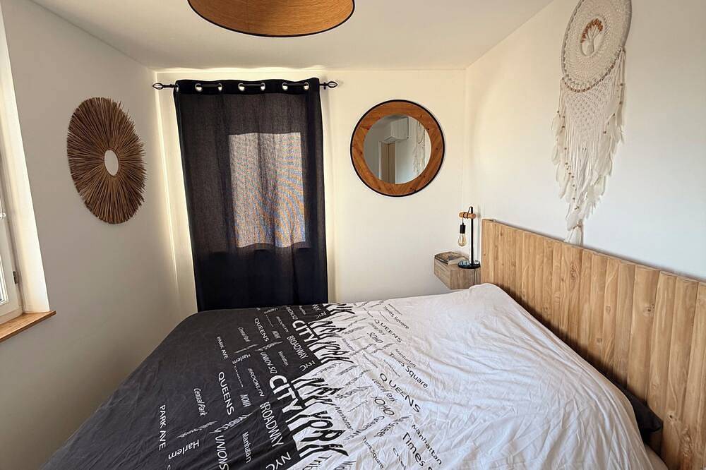 Entire apartment, Unique 360° rooftop - Brazier - Plancha - 6 people - Incredible view in Sommières, Mediterranean Coast (France)