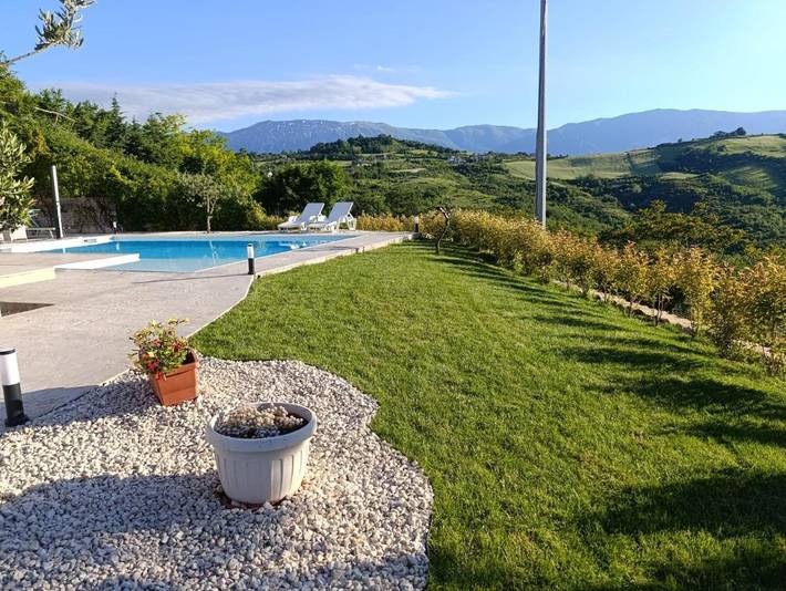 Ferienwohnung für 4 Personen, mit Ausblick und Terrasse sowie Garten und Pool, mit Haustier - 1
