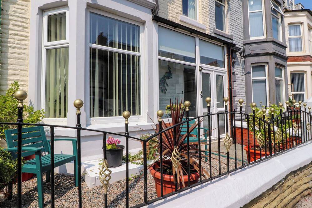 Cottage for 14 People in Blackpool, North West England