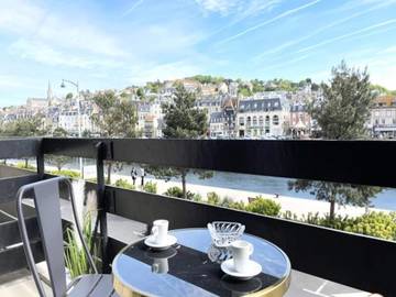 Gîte pour 4 personnes, avec balcon, adapté aux familles dans Gare de Trouville - Deauville