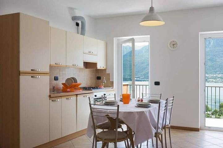 Ganze Wohnung, Schoener Blick auf den Comer See in Vercana, Gemeinde Vercana