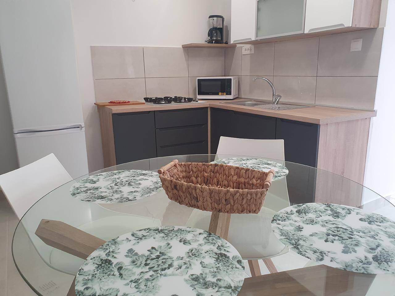 Ganze Ferienwohnung, Schönes Apartment in Banjole mit Terrasse in Banjole, Südküste Istrien